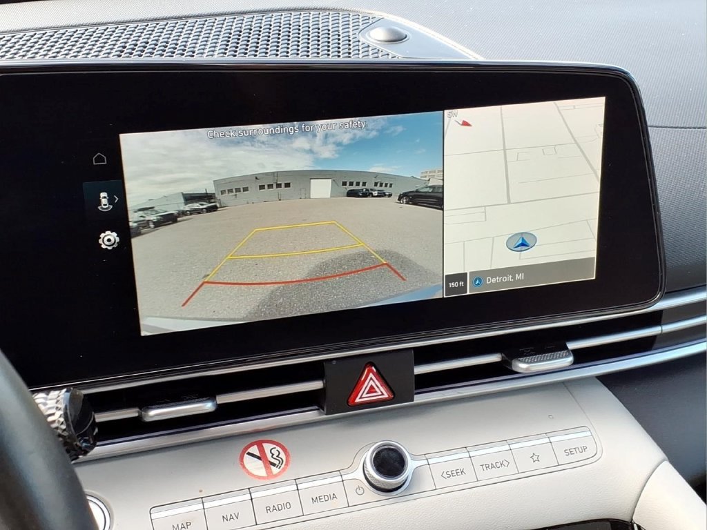 Used 2025 Hyundai Elantra Limited FWD image 26