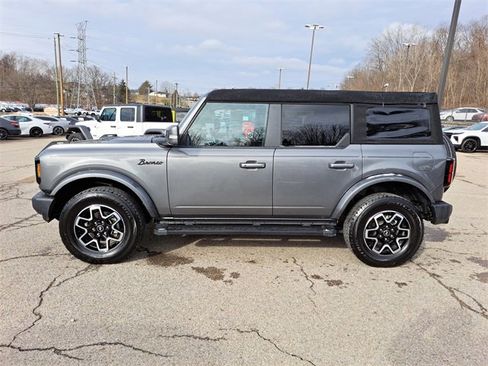 Used 2024 Ford Bronco Outer Banks image 2