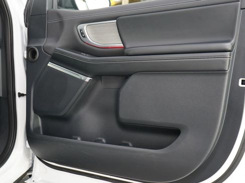 Used 2025 Ford Expedition Platinum AWD/4WD image 9