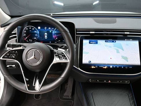 Used 2024 Mercedes-Benz E 350 4MATIC Sedan image 11