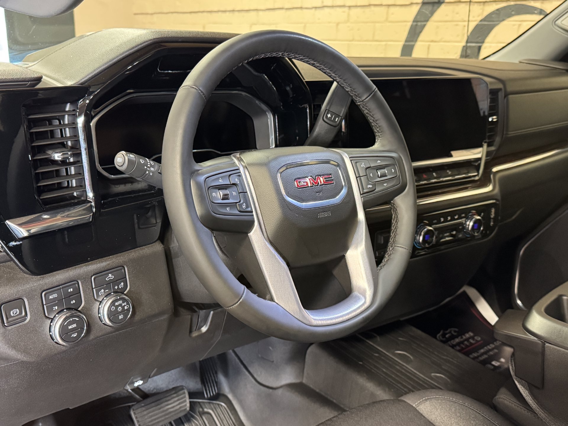 Used 2024 GMC Sierra 1500 Elevation w/ LPO, Elevation Black Package AWD/4WD image 32