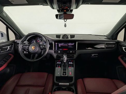 Certified 2023 Porsche Macan AWD/4WD image 20