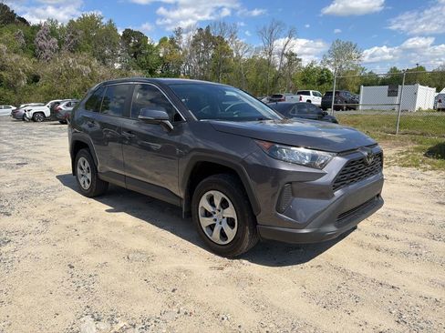 Used 2022 Toyota RAV4 LE image 7