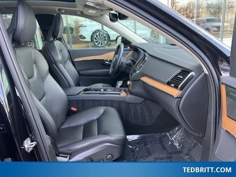Used 2021 Volvo XC90 T6 Momentum w/ Advanced Package image 21