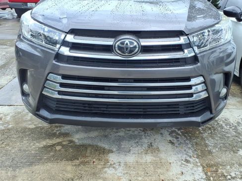 Used 2017 Toyota Highlander Limited image 12