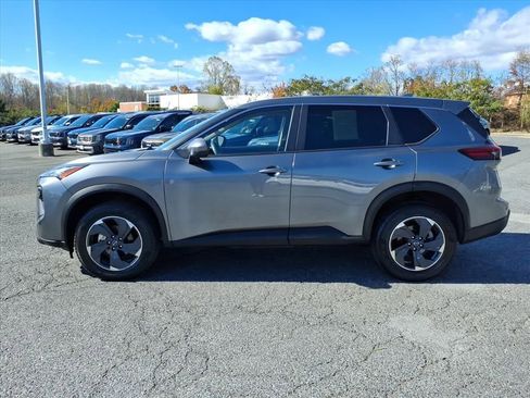 Used 2024 Nissan Rogue SV image 7