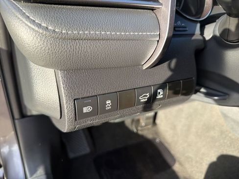 Used 2023 Toyota Camry SE image 11