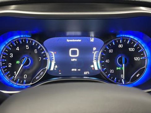 Used 2026 Chrysler Pacifica Select FWD image 17