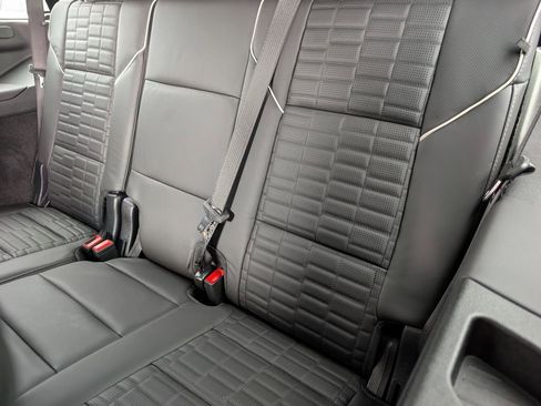 Used 2025 Cadillac Escalade V AWD/4WD image 19