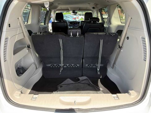 Used 2023 Chrysler Pacifica Touring-L FWD image 35