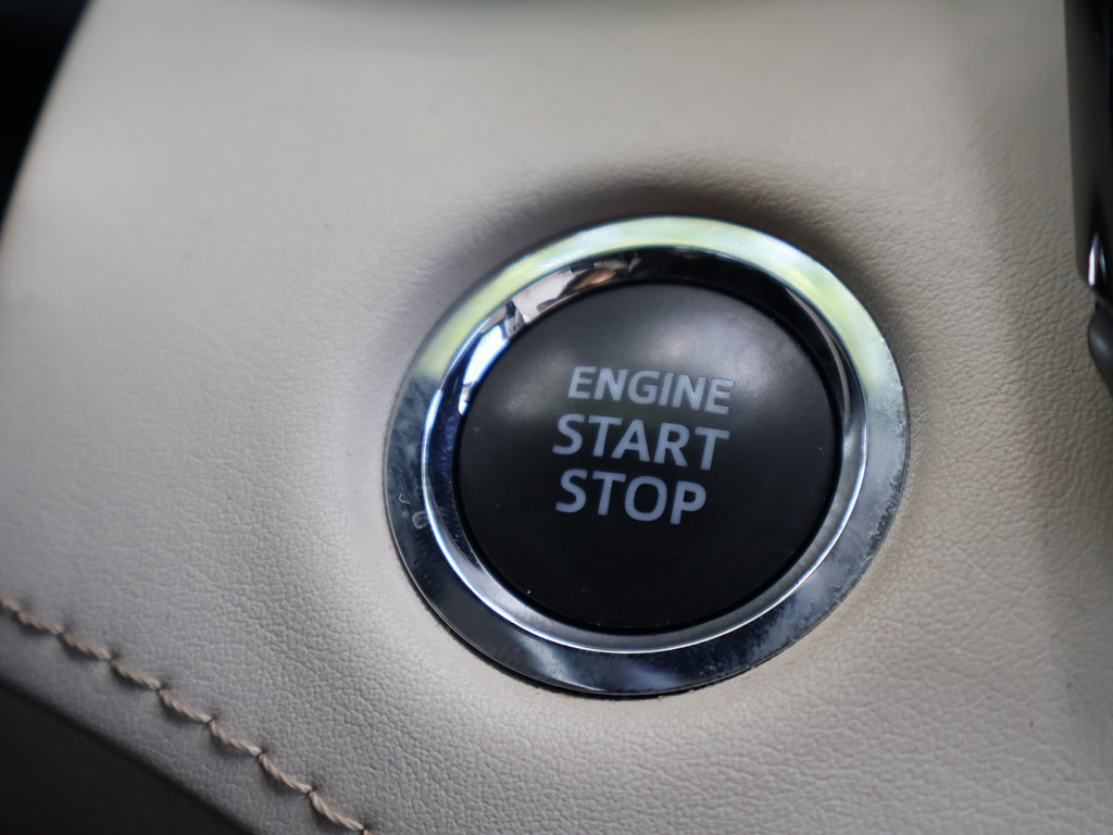 Used 2023 Toyota Highlander XLE FWD image 39