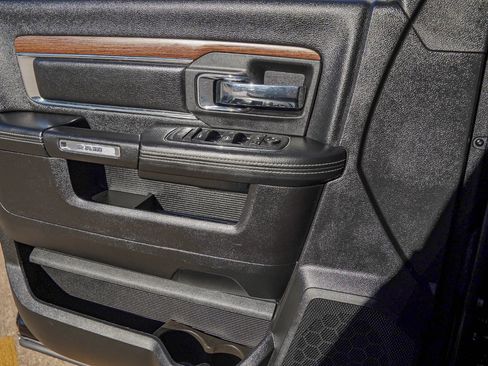 Used 2014 RAM 1500 Laramie w/ Convenience Group image 33