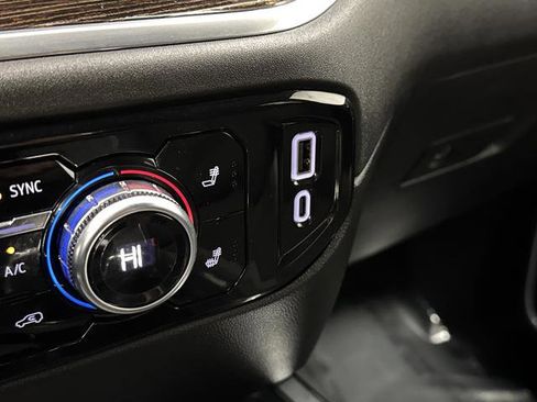 Used 2025 GMC Sierra 1500 Elevation image 24