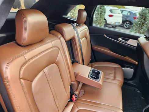 Certified 2021 Lincoln Nautilus Reserve w/ Equipment Group 202A image 18