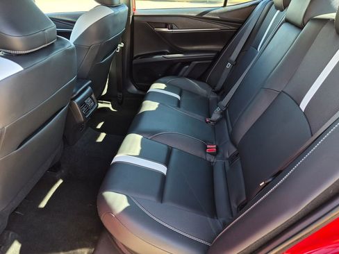 Used 2025 Toyota Camry SE FWD image 30