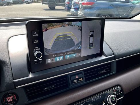 Used 2025 Honda Pilot Elite image 13