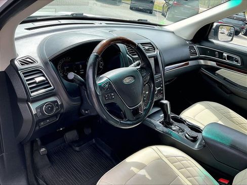 Used 2017 Ford Explorer Platinum AWD/4WD image 8