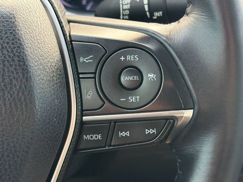 Used 2018 Toyota Camry XLE FWD image 18