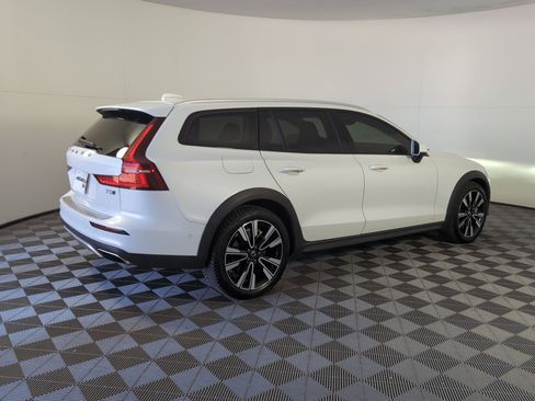 Used 2022 Volvo V60 T5 Cross Country w/ Advanced Package image 7
