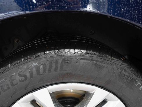 Used 2023 Toyota Sienna Limited image 32