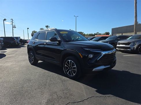 Used 2025 Chevrolet TrailBlazer LT image 1
