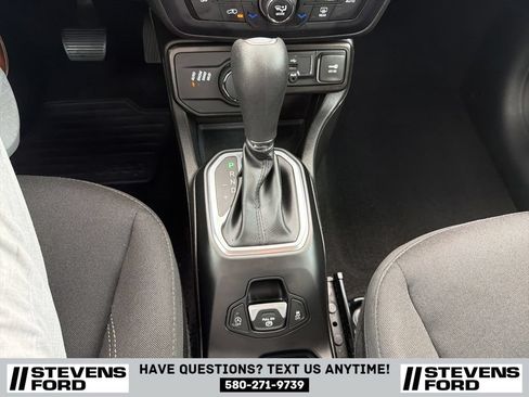 Used 2023 Jeep Renegade Altitude AWD/4WD image 23