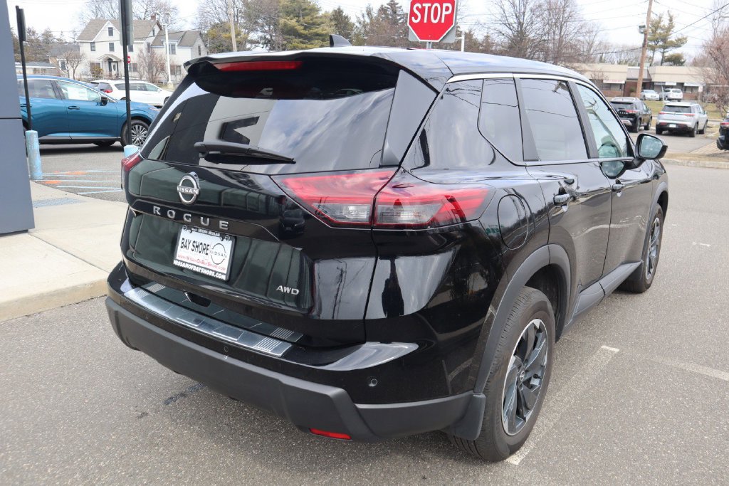 Certified 2025 Nissan Rogue SV AWD/4WD image 6