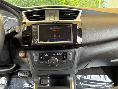 Used 2019 Nissan Sentra SV FWD image 18