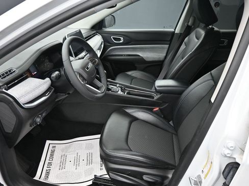 Used 2022 Jeep Compass Latitude image 11