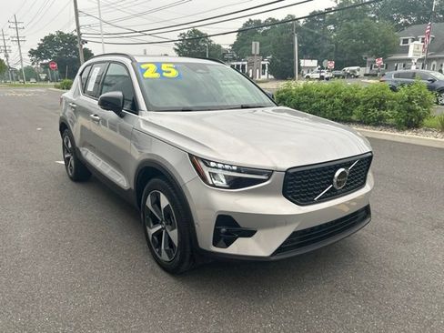 Certified 2025 Volvo XC40 B5 Plus AWD/4WD image 6