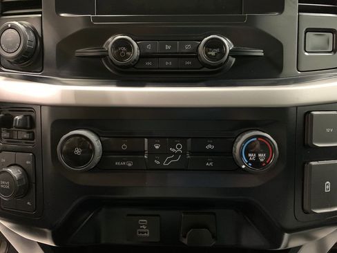 Used 2023 Ford F150 XLT w/ Trailer Tow Package image 10