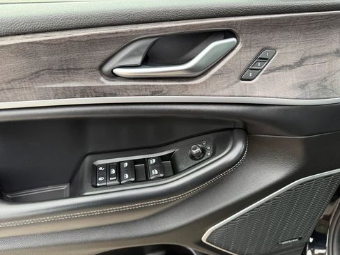 Used 2022 Jeep Grand Cherokee Limited 4xe image 32