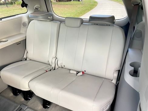 Used 2013 Toyota Sienna Limited image 13