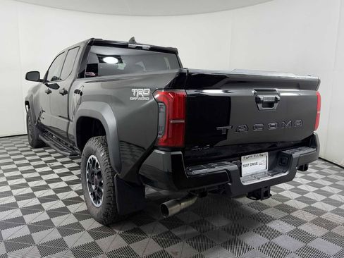 Used 2025 Toyota Tacoma TRD Off-Road AWD/4WD image 4