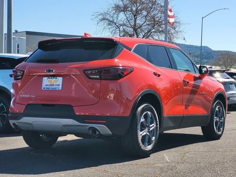 Used 2025 Chevrolet Blazer LT AWD/4WD image 5