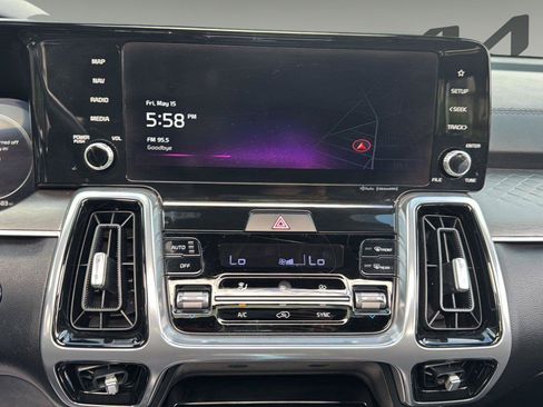 Used 2023 Kia Sorento SX AWD/4WD image 11