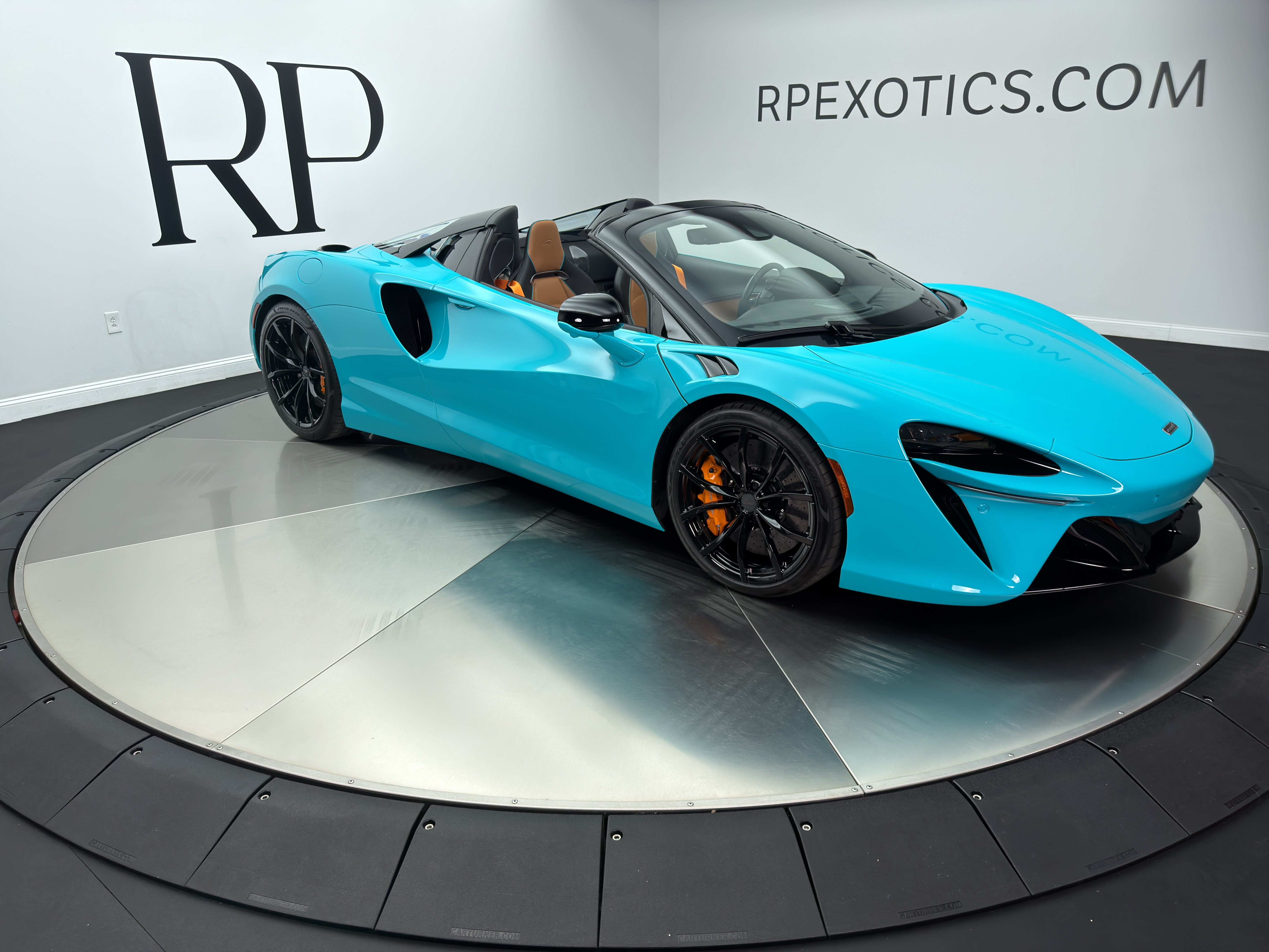 Used 2025 McLaren Artura Spider RWD image 8