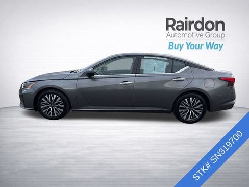 Used 2025 Nissan Altima 2.5 SV FWD image 4