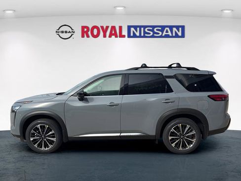 New 2026 Nissan Pathfinder Platinum FWD image 4