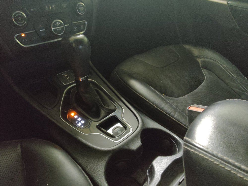 Used 2019 Jeep Cherokee Limited FWD image 26