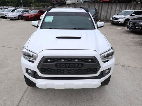 Used 2017 Toyota Tacoma TRD Sport w/ Premium & Technology Package AWD/4WD image 11