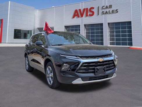 Used 2025 Chevrolet Blazer LT FWD image 3