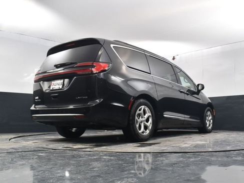 Used 2023 Chrysler Pacifica Limited FWD image 54