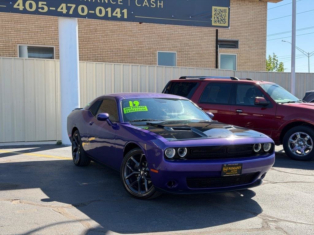Used 2019 Dodge Challenger SXT w/ Blacktop Package RWD image 6