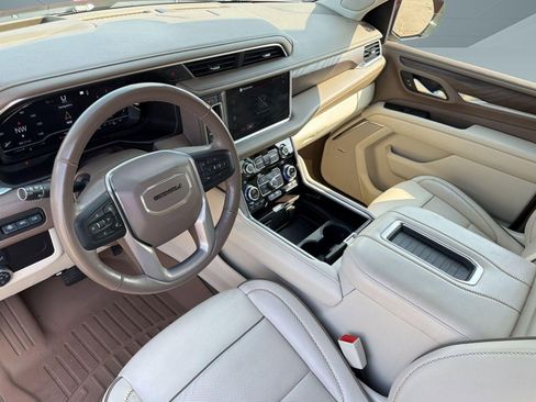 Used 2022 GMC Yukon Denali RWD image 4