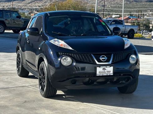 Used 2013 Nissan Juke SV image 2