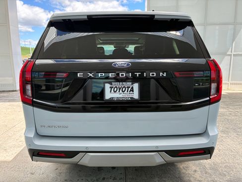 Used 2025 Ford Expedition Platinum AWD/4WD image 7