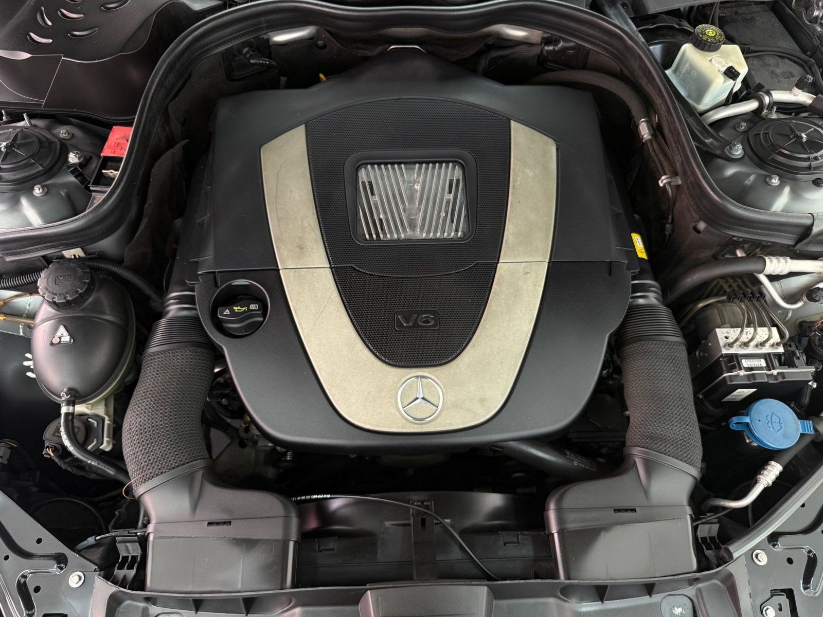Used 2010 Mercedes-Benz E 350 Sedan image 32