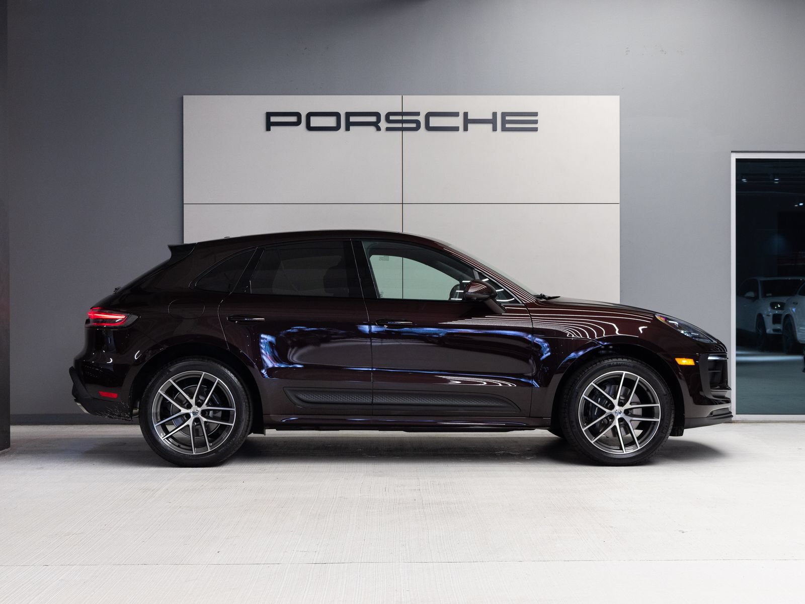 Certified 2026 Porsche Macan AWD/4WD image 8