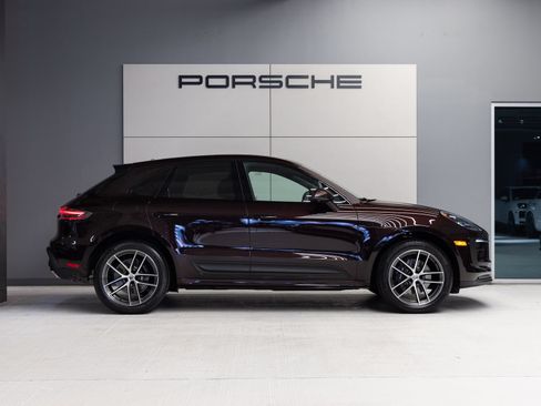 Certified 2026 Porsche Macan AWD/4WD image 8